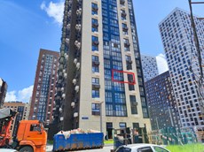 ГП16952775.Квартира.Фасад здания с выделенными окнами реализуемого объекта.jpg