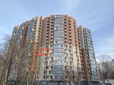 ГП16920969.Квартира.Фасад здания с выделенными окнами реализуемого объекта.jpg