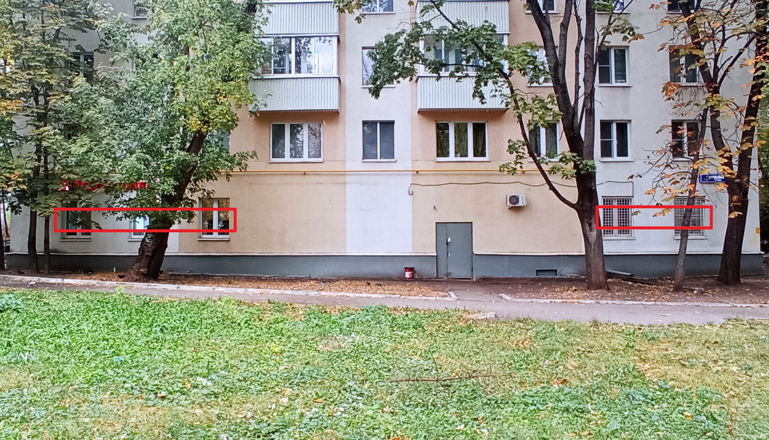 ГП16954993.Нежилое помещение.Фасад здания с выделенными окнами реализуемого объекта.jpg