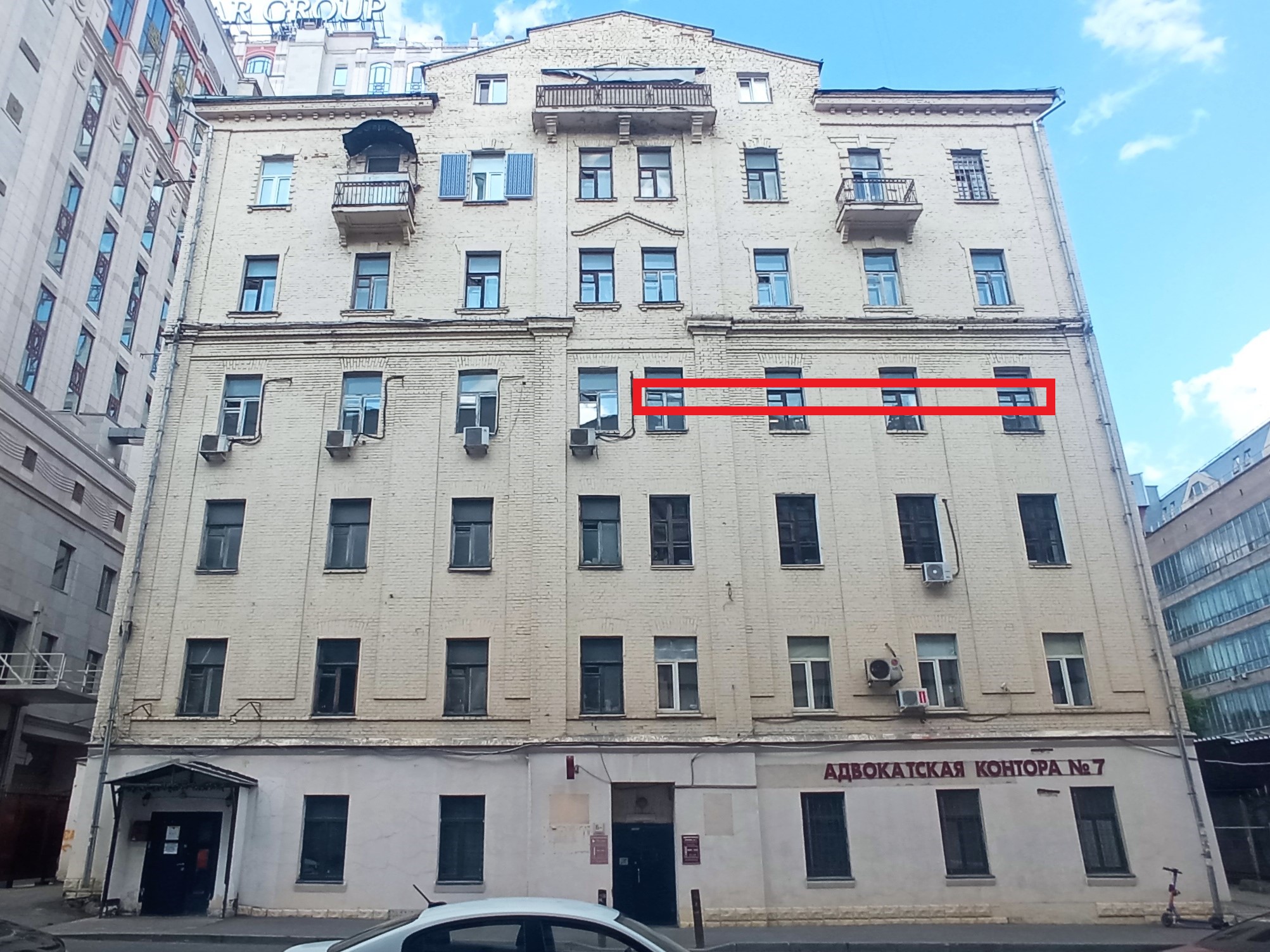 ГП16941298.Нежилое помещение.Фасад здания с выделенными окнами реализуемого объекта.jpg