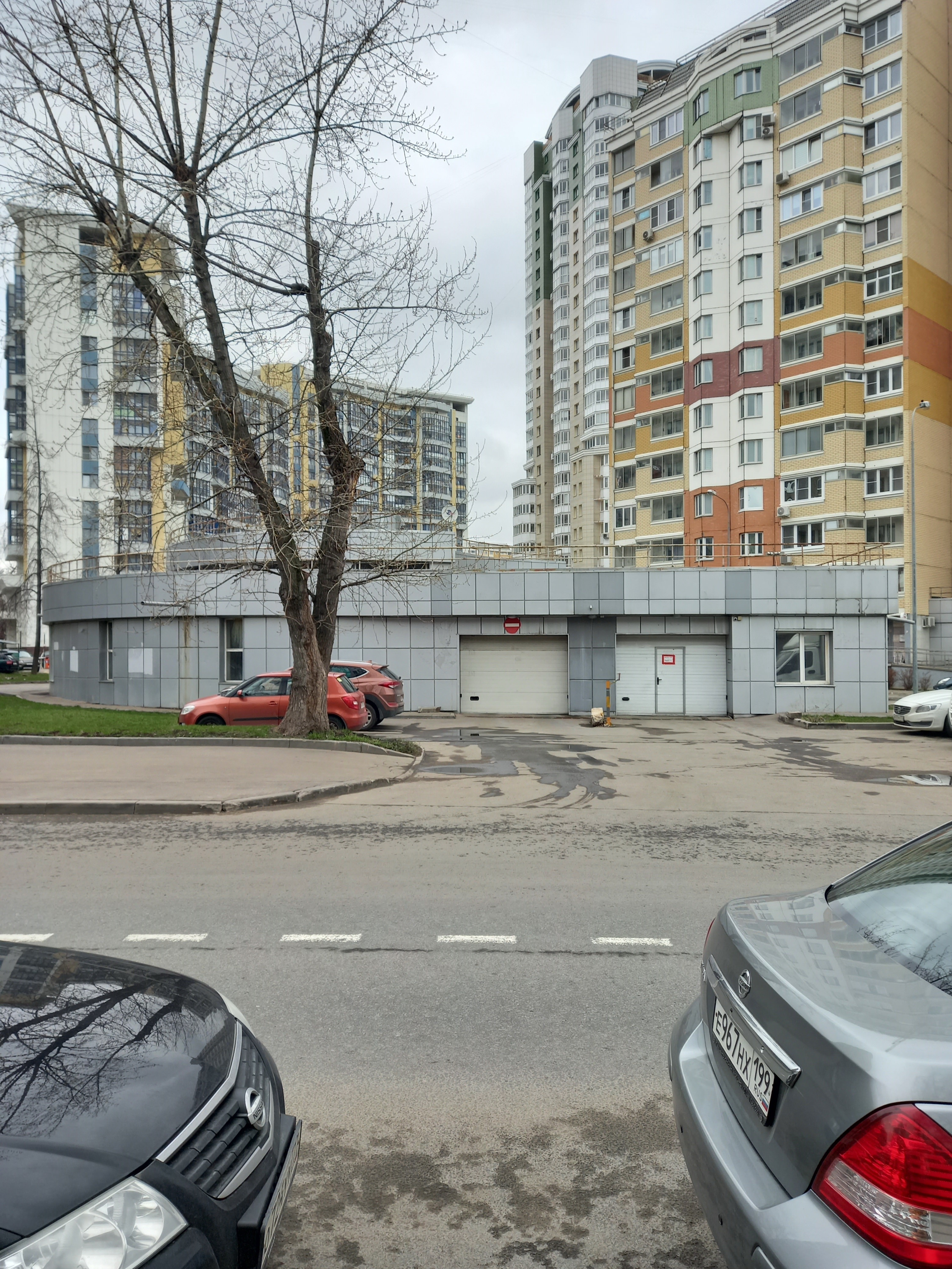 Машино-место.Общий фасад здания.город Москва, Селигерская улица, дом 26, строение 3 - подвал пом.XXIII машино-место 62.jpg