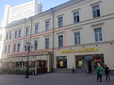 ГП16954480.Квартира.Фасад здания с выделенными окнами реализуемого объекта_2.jpg