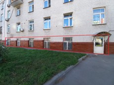 ГП16954004.Нежилое помещение.Фасад здания с выделенными окнами реализуемого объекта.jpg