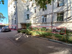 ГП16954004.Нежилое помещение.Фасад здания с выделенными окнами реализуемого объекта_3.jpg