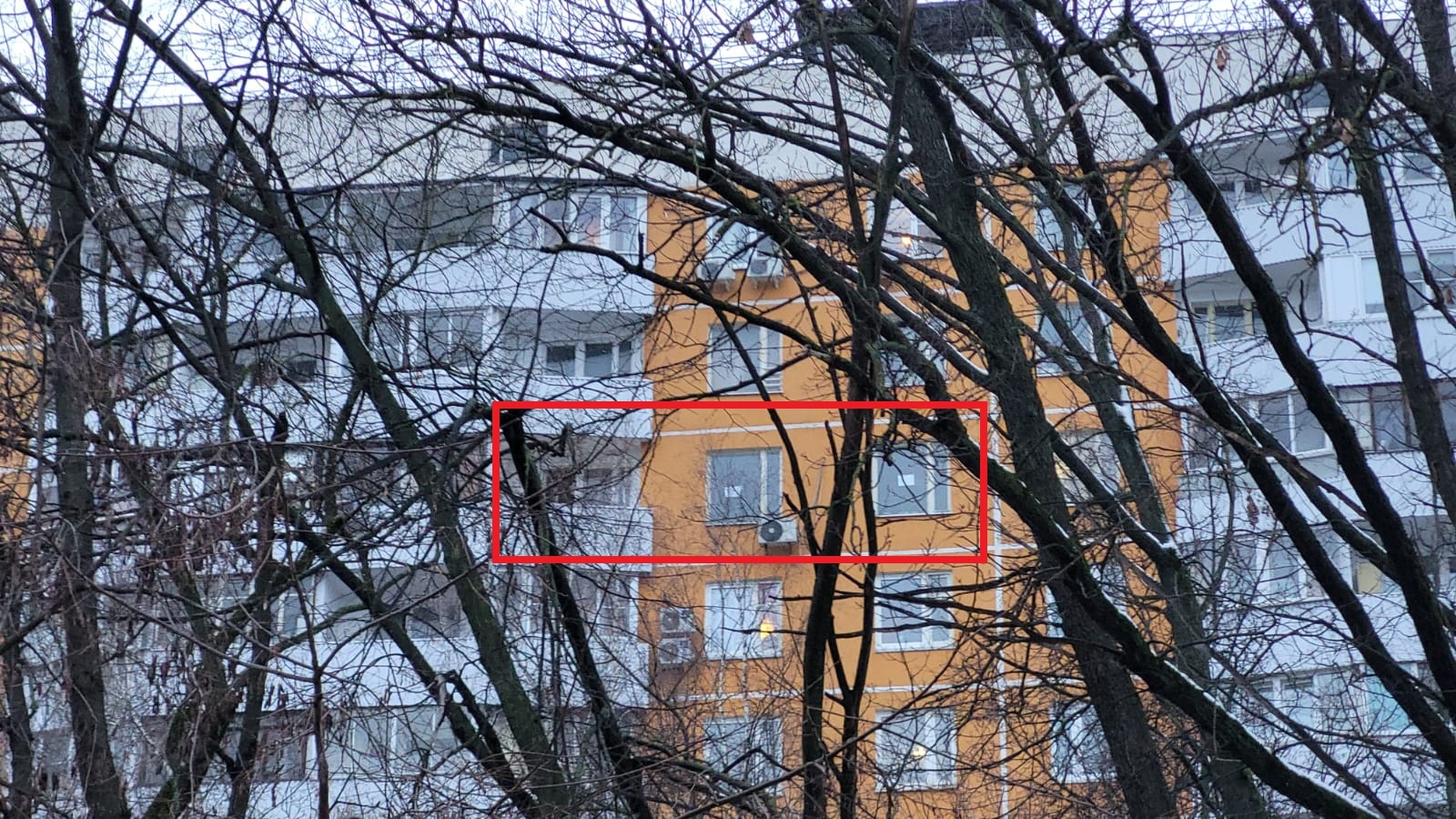 ГП16955716.Квартира.Фасад здания с выделенными окнами реализуемого объекта.jpg