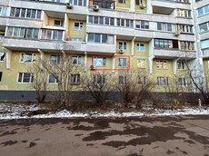 ГП16955520.Квартира.Фасад здания с выделенными окнами реализуемого объекта.jpg
