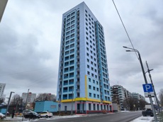 ГП16958019.Нежилое помещение.Фасад здания с выделенными окнами реализуемого объекта.jpg