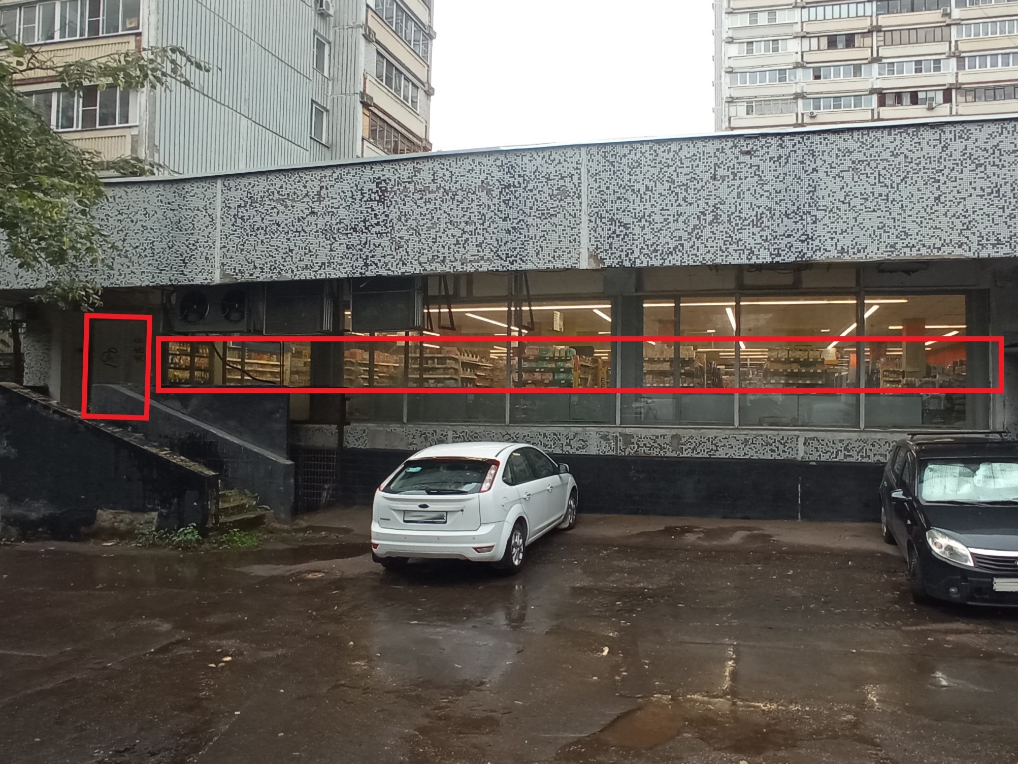 ГП16956437.Нежилое помещение.Фасад здания с выделенными окнами реализуемого объекта_2.jpg