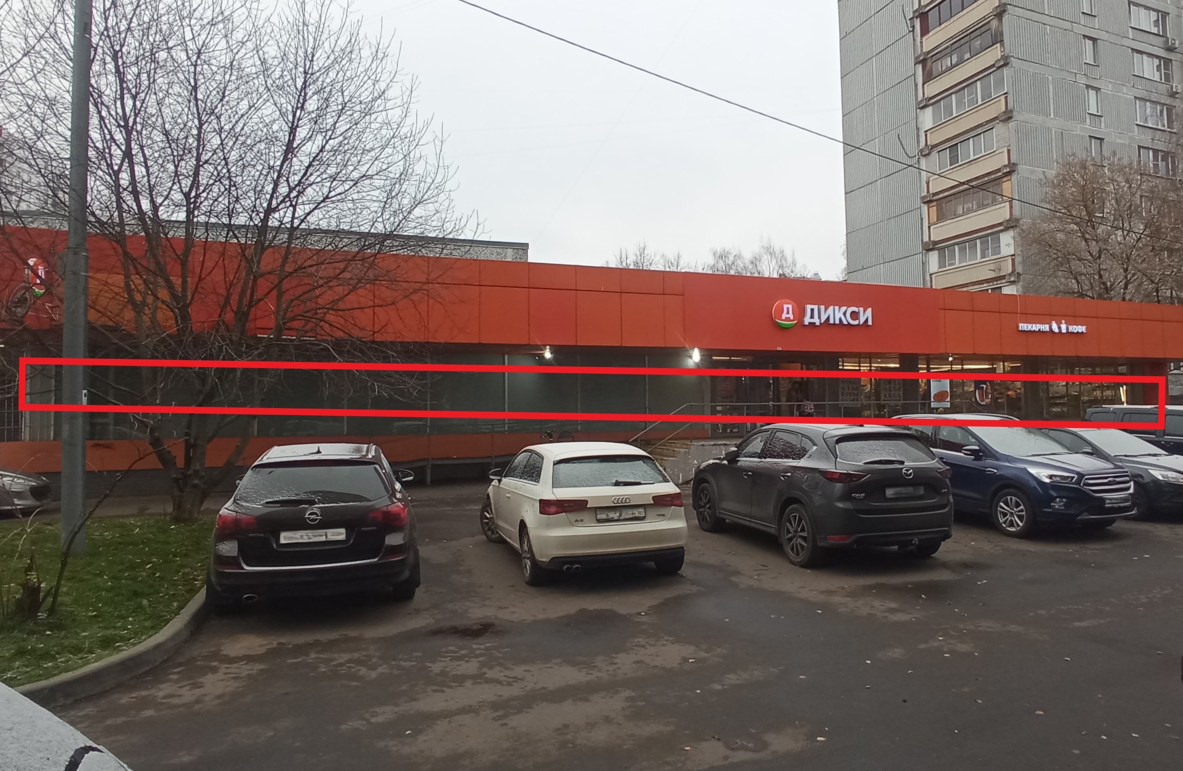 ГП16956437.Нежилое помещение.Фасад здания с выделенными окнами реализуемого объекта.jpg