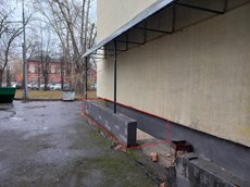 ГП16860449.Нежилое помещение.Фасад здания с выделенными окнами реализуемого объекта.jpg