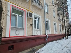 ГП16956707.Нежилое помещение.Фасад здания с выделенными окнами реализуемого объекта.jpeg