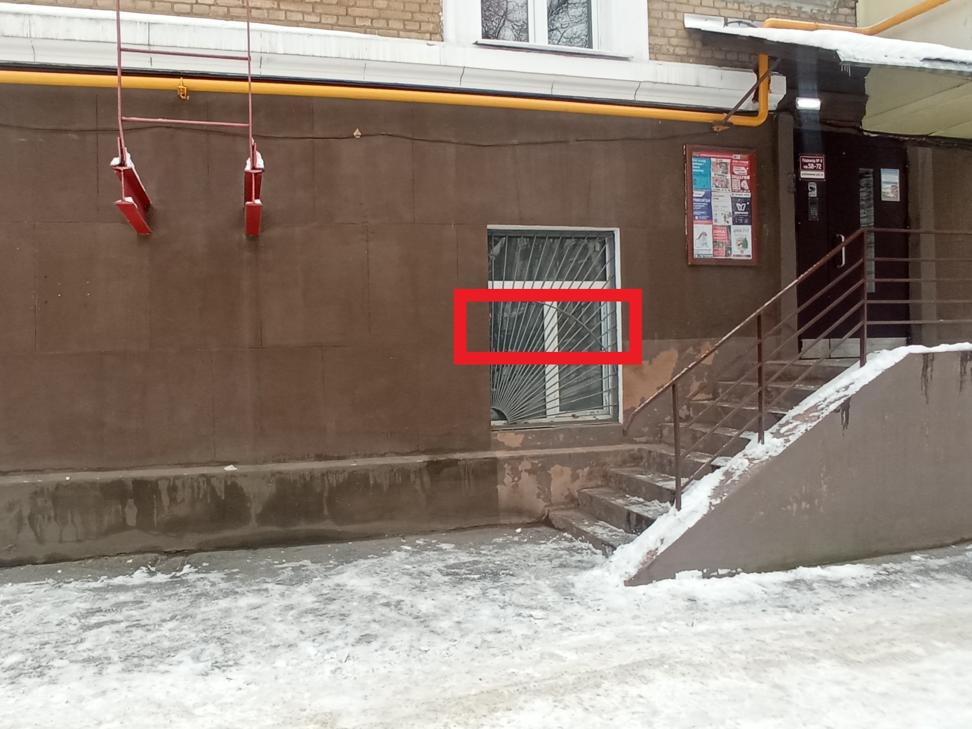 ГП16956331.Нежилое помещение.Фасад здания с выделенными окнами реализуемого объекта_2.jpg