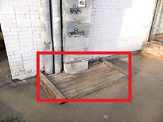 ГП16956808.Нежилое помещение.Фасад здания с выделенными окнами реализуемого объекта.jpg