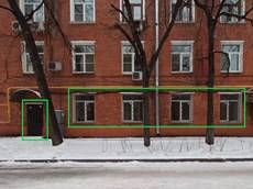 ГП16957943.Нежилое помещение.Фасад здания с выделенными окнами реализуемого объекта.jpg