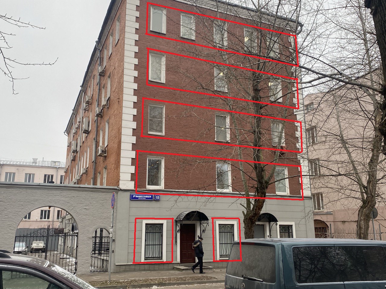 ГП16956790.Нежилое помещение.Фасад здания с выделенными окнами реализуемого объекта.jpg