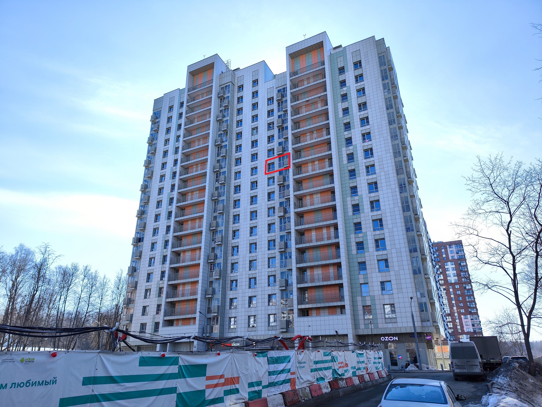 ГП16959862.Квартира.Фасад здания с выделенными окнами реализуемого объекта_2.jpg