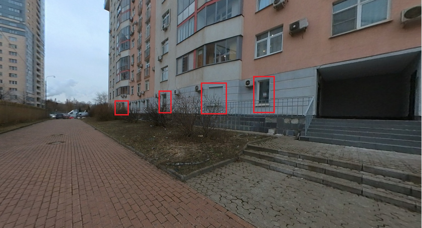 ГП16959845.Нежилое помещение.Фасад здания с выделенными окнами реализуемого объекта.jpg
