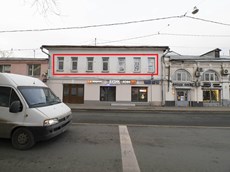 ГП16951708.Нежилое помещение.Фасад здания с выделенными окнами реализуемого объекта_2.jpg