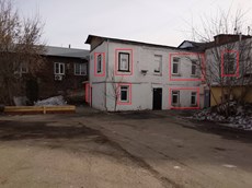 ГП16951708.Нежилое помещение.Фасад здания с выделенными окнами реализуемого объекта.jpg