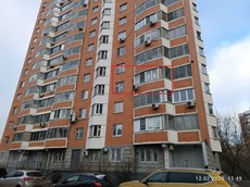 ГП16960255.Квартира.Фасад здания с выделенными окнами реализуемого объекта.jpg