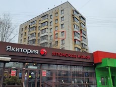 ГП16960275.Квартира.Фасад здания с выделенными окнами реализуемого объекта.jpg