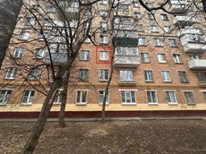 ГП16960274.Квартира.Фасад здания с выделенными окнами реализуемого объекта.jpg