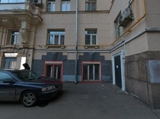 ГП16946529.Нежилое помещение.Фасад здания с выделенными окнами реализуемого объекта_2.jpg