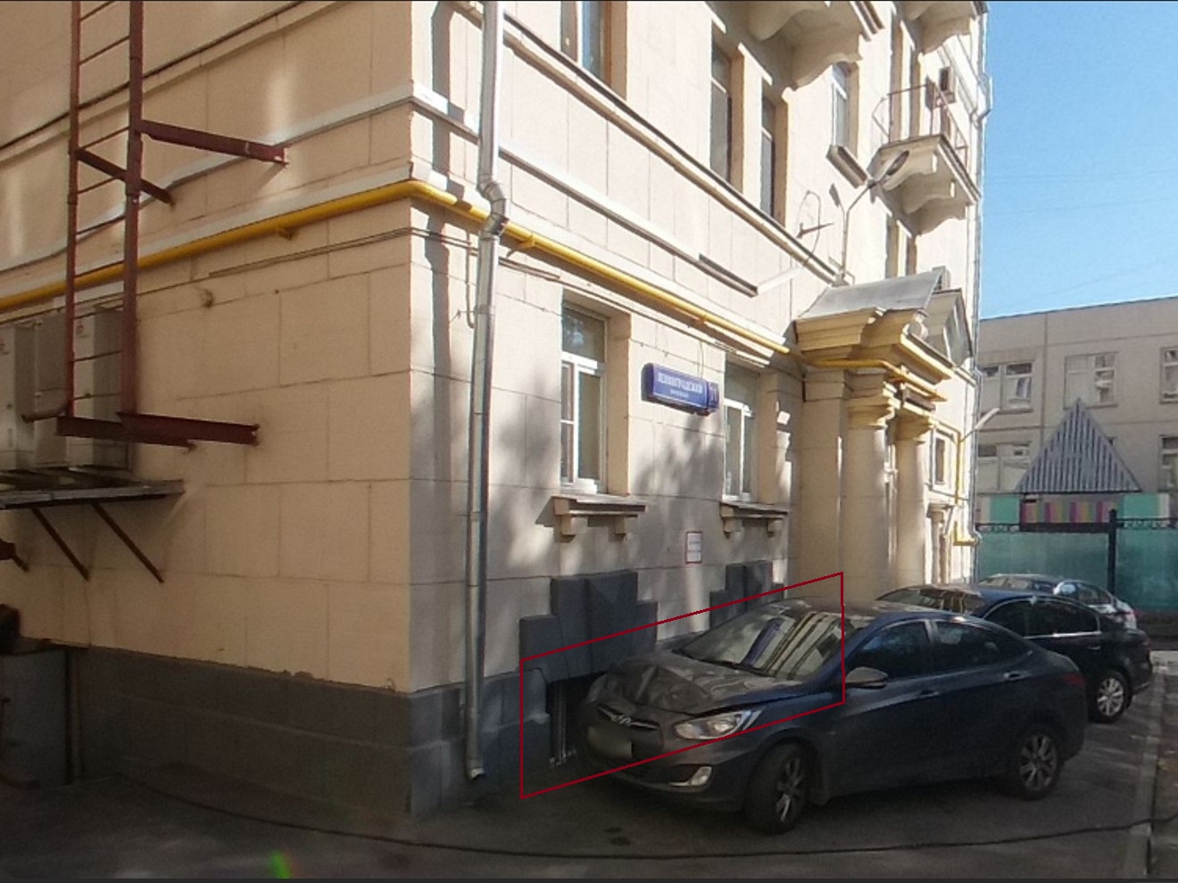 ГП16946529.Нежилое помещение.Фасад здания с выделенными окнами реализуемого объекта.jpg