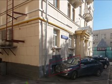 ГП16946529.Нежилое помещение.Фасад здания с выделенными окнами реализуемого объекта.jpg
