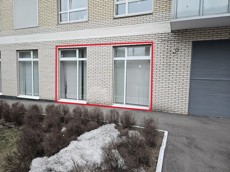 ГП16959536.Нежилое помещение.Фасад здания с выделенными окнами реализуемого объекта.jpg