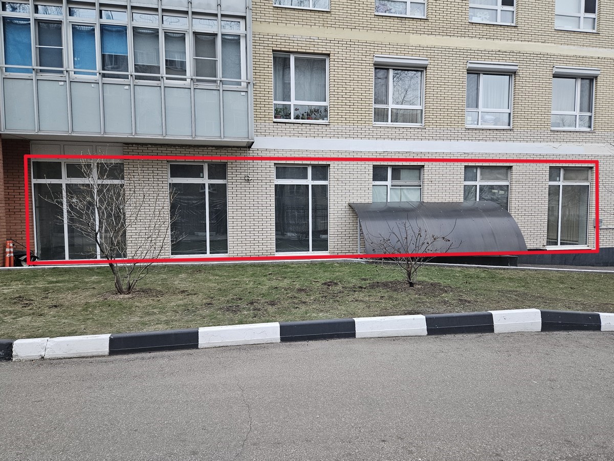 ГП16959536.Нежилое помещение.Фасад здания с выделенными окнами реализуемого объекта_3.jpg
