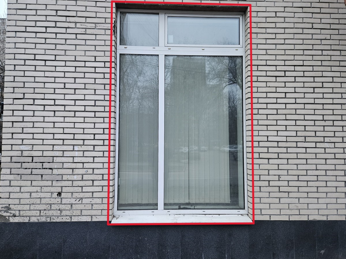 ГП16959536.Нежилое помещение.Фасад здания с выделенными окнами реализуемого объекта_2.jpg