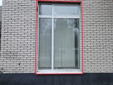 ГП16959536.Нежилое помещение.Фасад здания с выделенными окнами реализуемого объекта_2.jpg