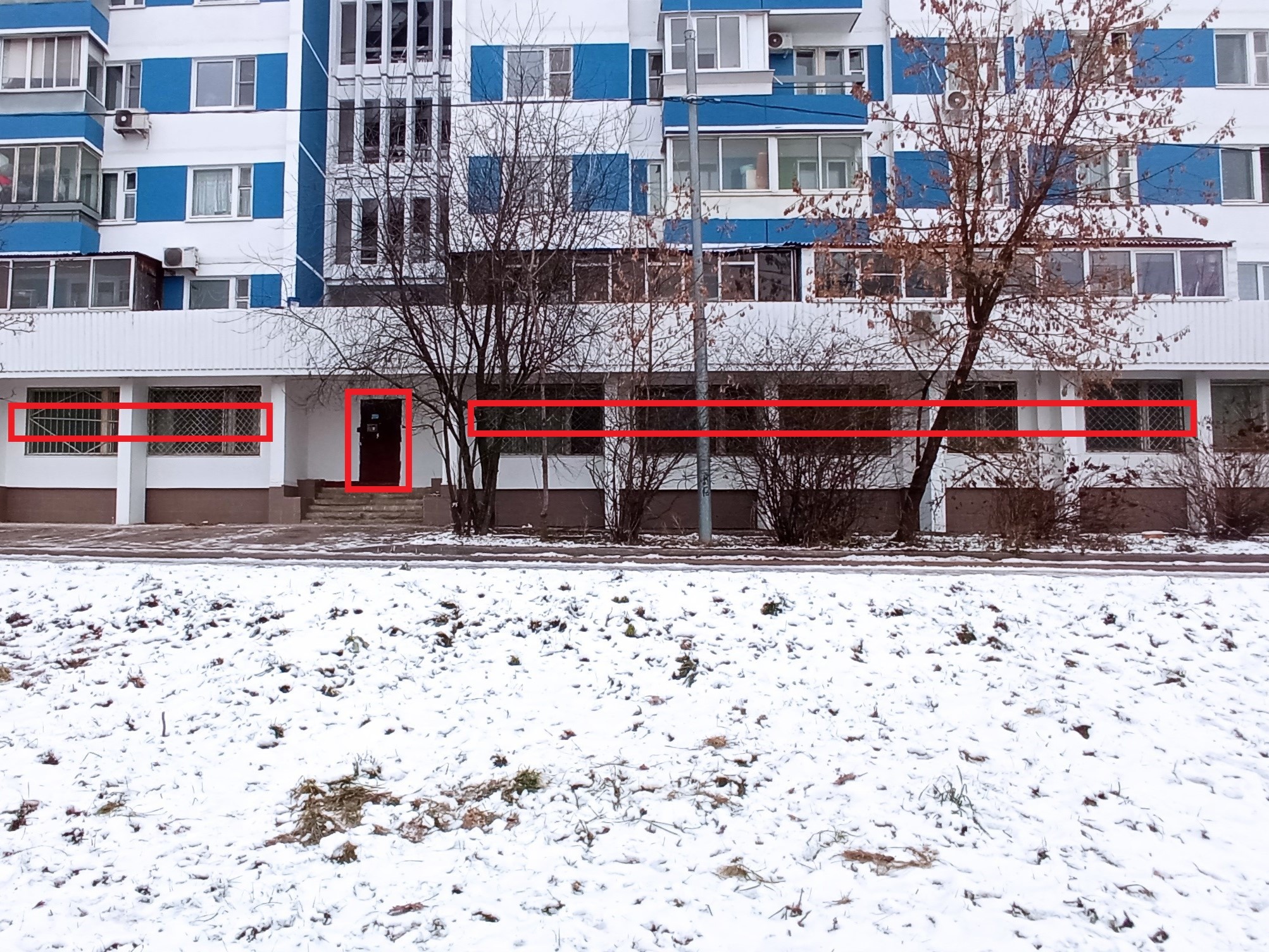 ГП16956807.Нежилое помещение.Фасад здания с выделенными окнами реализуемого объекта.jpg