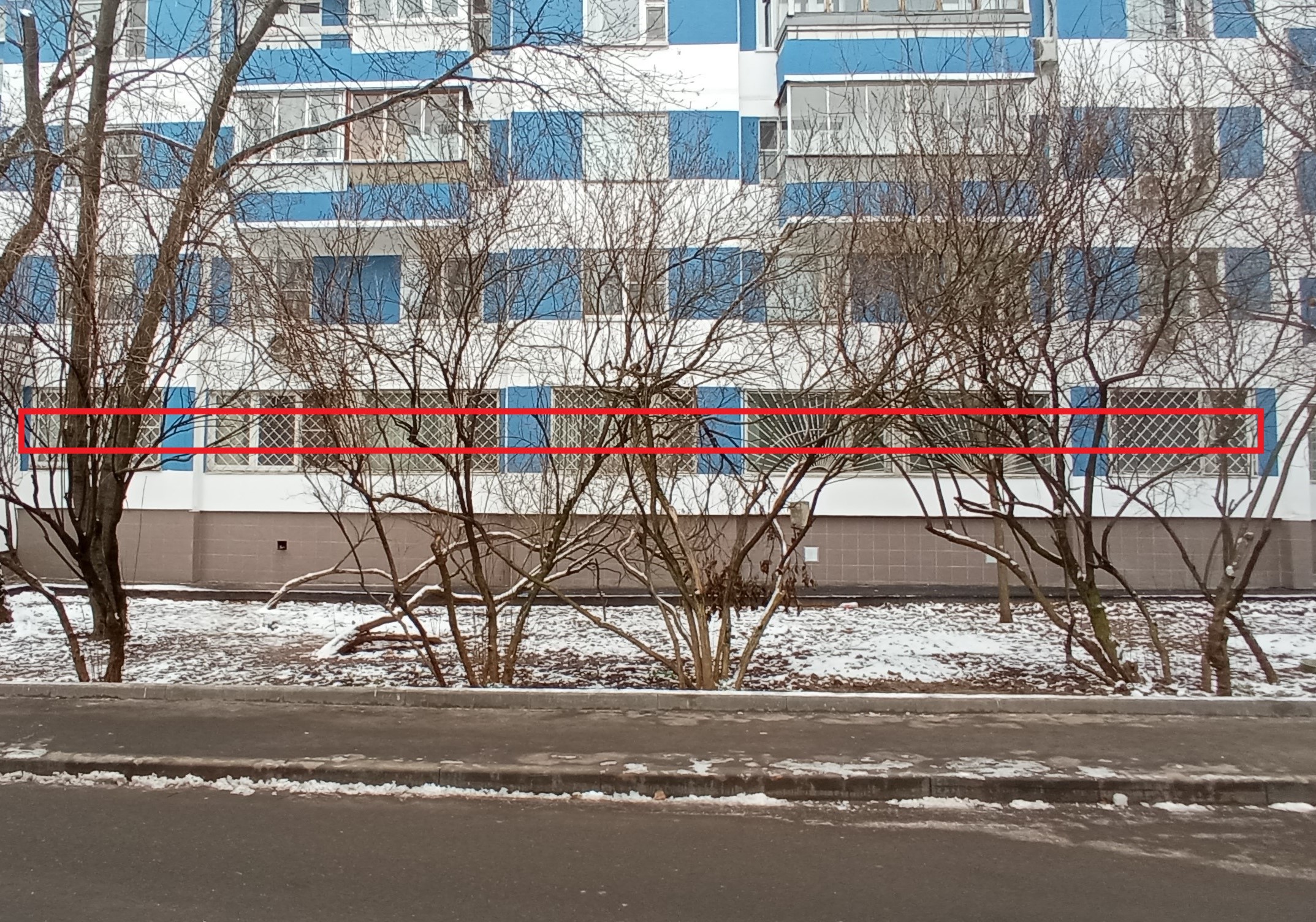 ГП16956807.Нежилое помещение.Фасад здания с выделенными окнами реализуемого объекта_2.jpg