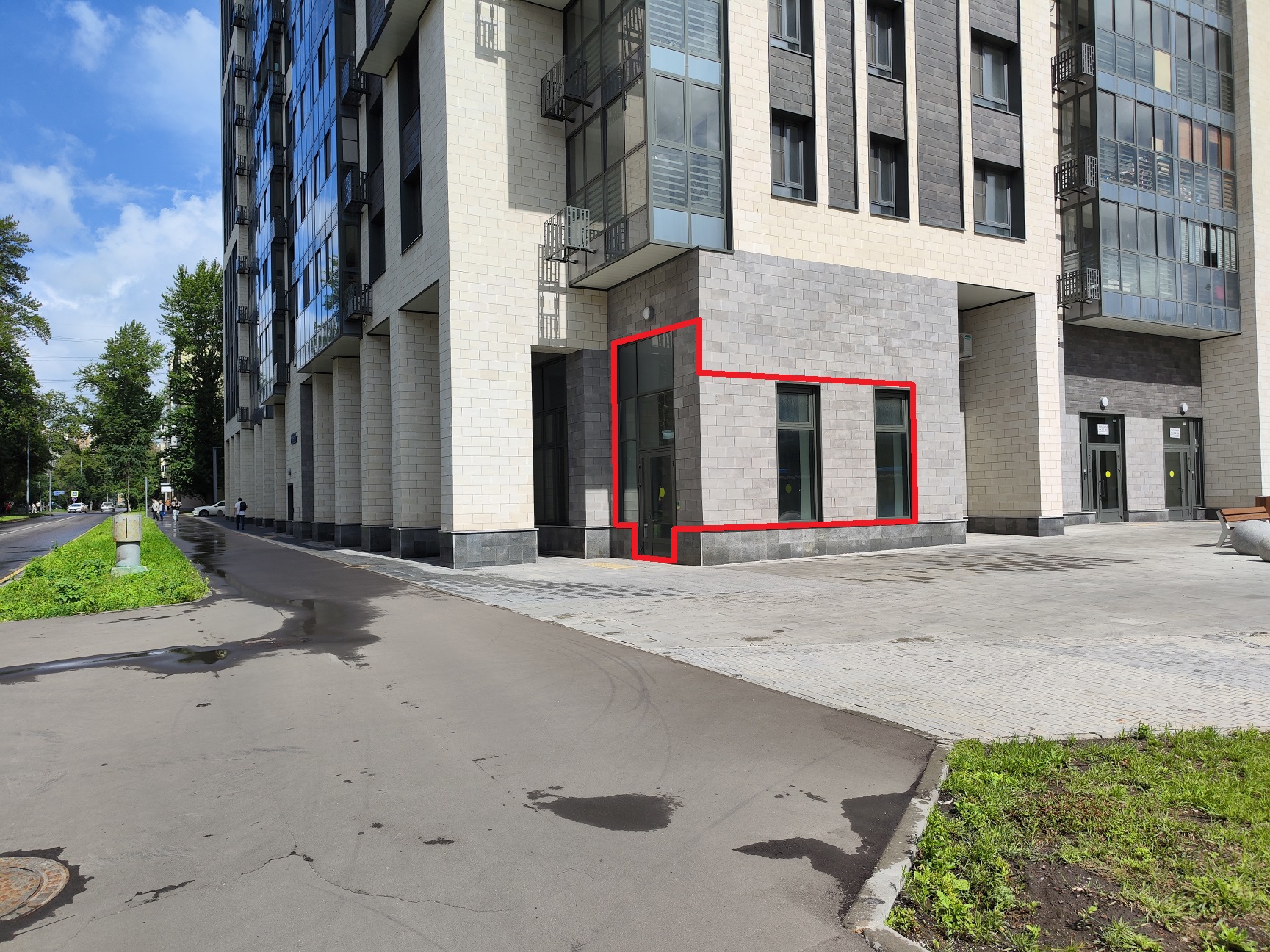 ГП16954306.Нежилое помещение.Фасад здания с выделенными окнами реализуемого объекта.jpg