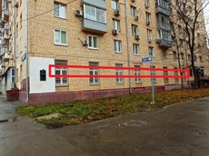 ГП16939925.Нежилое помещение.Фасад здания с выделенными окнами реализуемого объекта_2.jpg