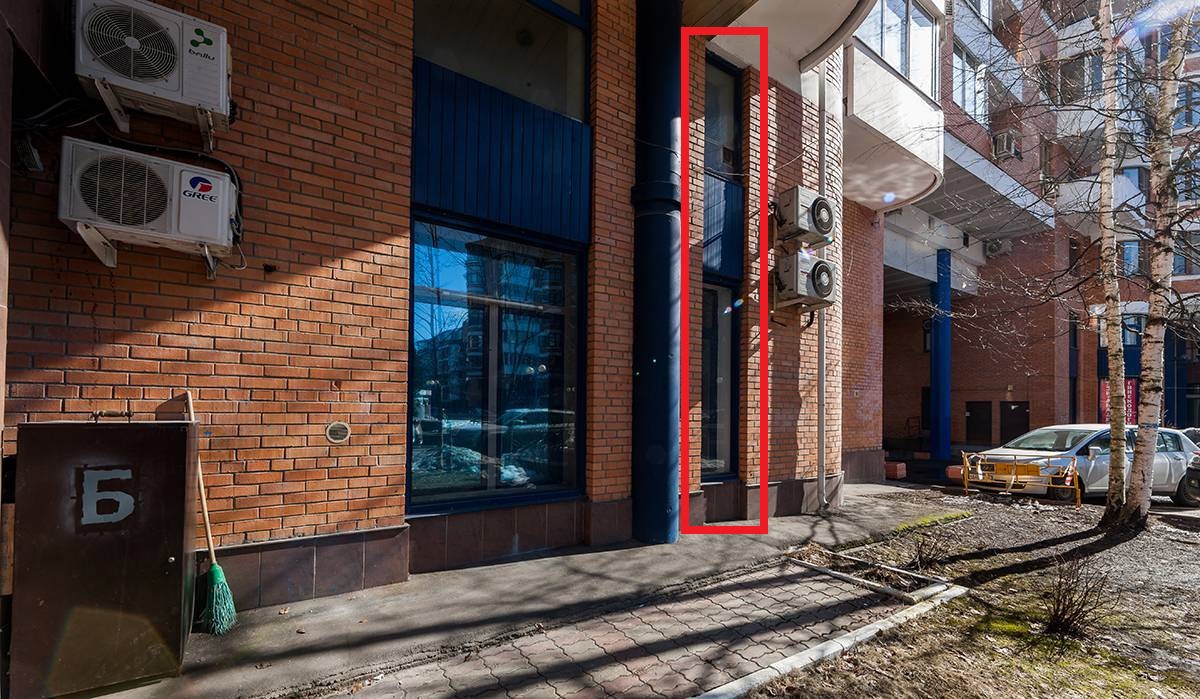 ГП16943169.Нежилое помещение.Фасад здания с выделенными окнами реализуемого объекта_2.jpg