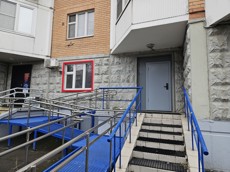 ГП16960771.Нежилое помещение.Фасад здания с выделенными окнами реализуемого объекта_2.jpg