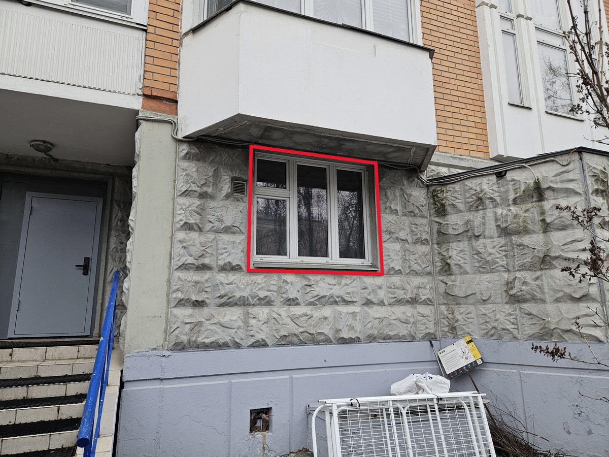 ГП16960771.Нежилое помещение.Фасад здания с выделенными окнами реализуемого объекта.jpg