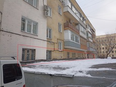 ГП16955834.Нежилое помещение.Фасад здания с выделенными окнами реализуемого объекта.jpg