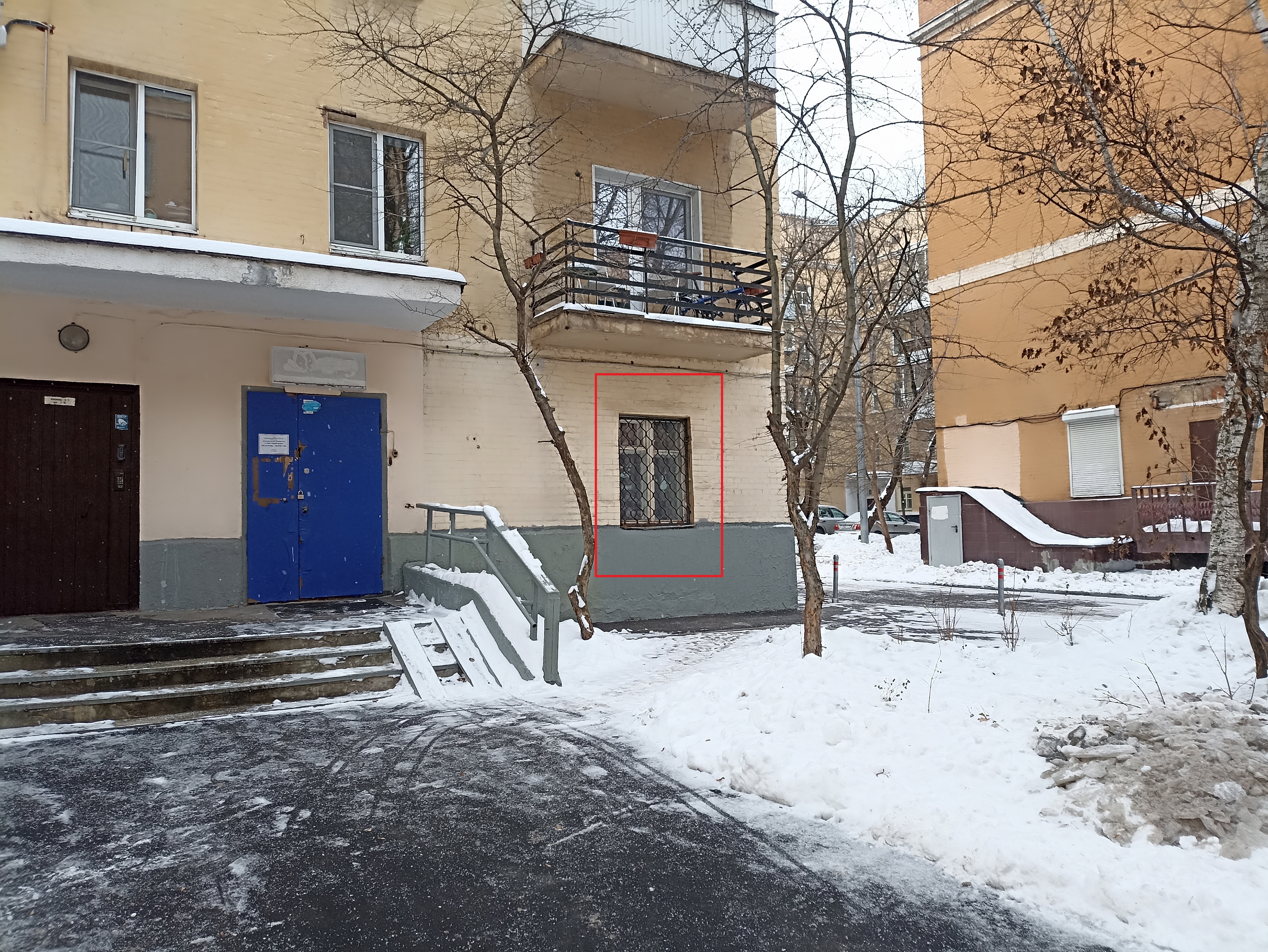 ГП16955834.Нежилое помещение.Фасад здания с выделенными окнами реализуемого объекта_2.jpg