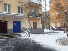 ГП16955834.Нежилое помещение.Фасад здания с выделенными окнами реализуемого объекта_2.jpg