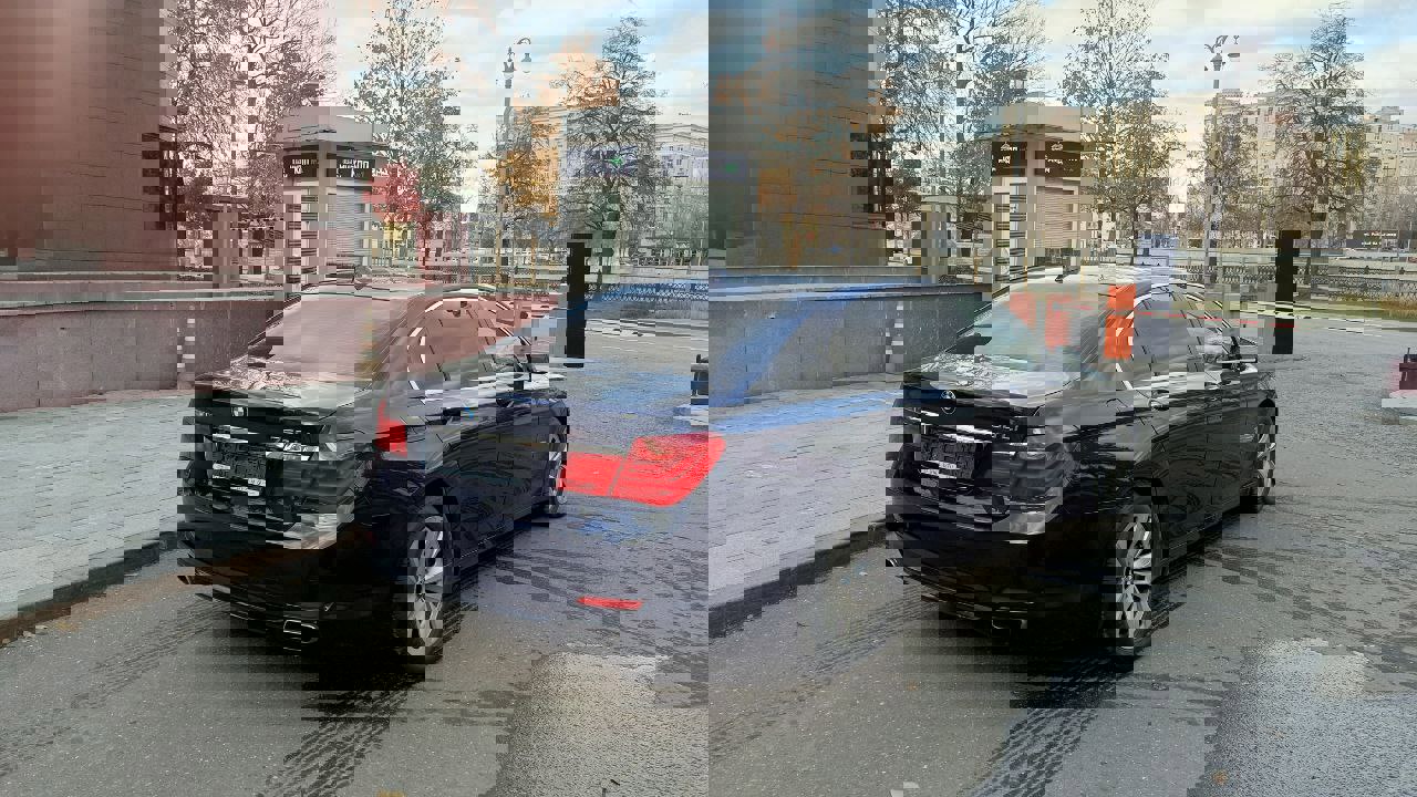 ГП16961514.Транспортное средство.Общий вид транспорта с правого бока (угловой ракурс сзади).jpg