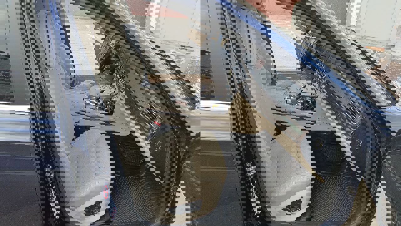 ГП16961514.Транспортное средство.Вид салона со стороны пассажира переднего ряда.jpg