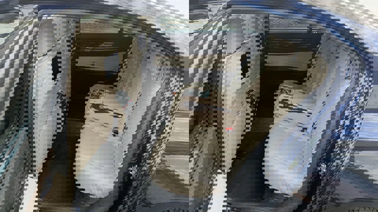 ГП16961514.Транспортное средство.Вид салона с правой стороны пассажирского ряда.jpg