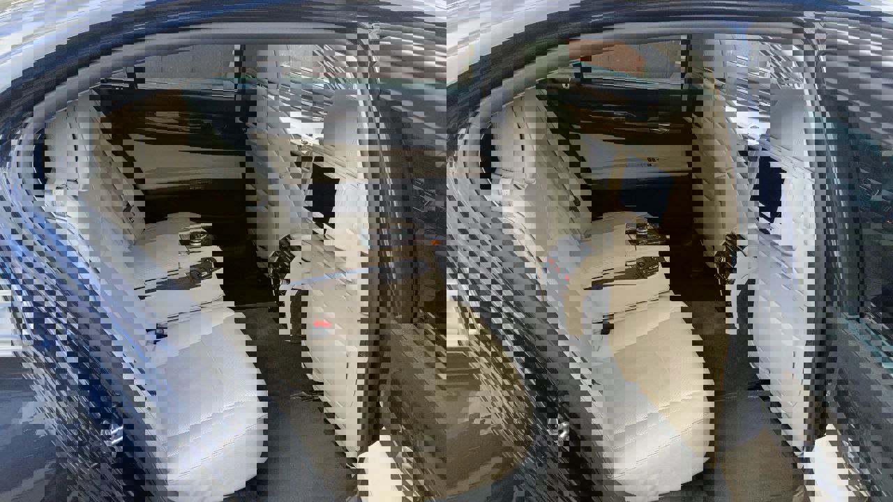 ГП16961514.Транспортное средство.Вид салона с левой стороны пассажирского ряда.jpg