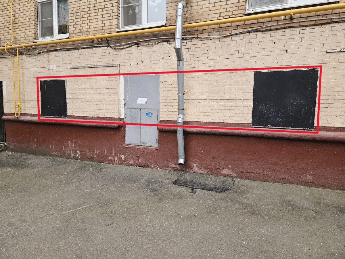 ГП16863759.Нежилое помещение.Фасад здания с выделенными окнами реализуемого объекта.jpg