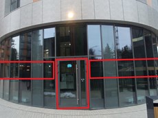 ГП16959418.Нежилое помещение.Фасад здания с выделенными окнами реализуемого объекта_3.jpg
