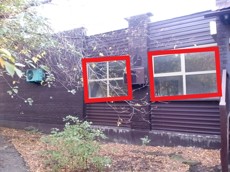 ГП16834031.Нежилое помещение.Фасад здания с выделенными окнами реализуемого объекта_2.jpg